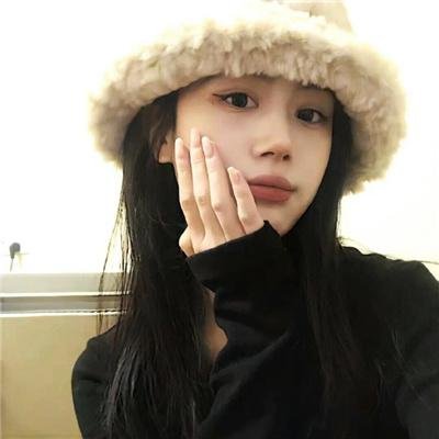 街上流行红裙子